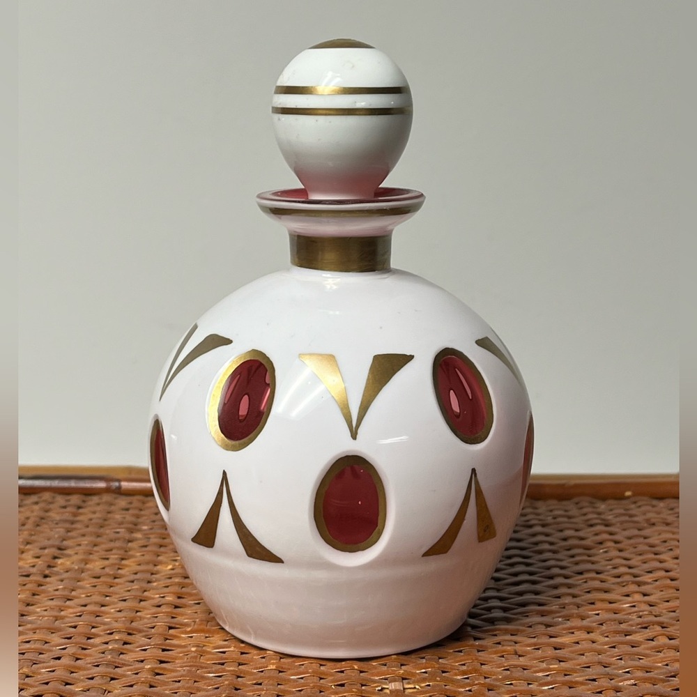 VINTAGE CZECH PERFUME VANITY ROUND BOTTLE DECANTER CUT TO DESIGN CRANBERRY PINK - Picture 2 of 8